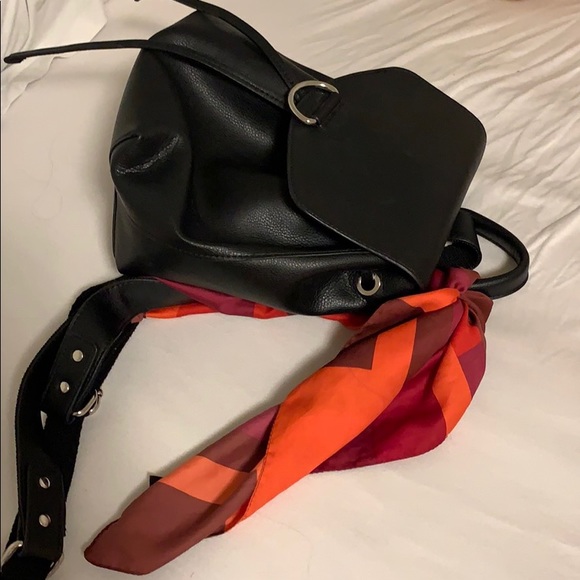 Silken pink geometric scarf - Picture 3 of 3